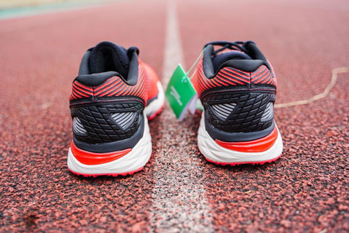 用大数据挖掘运动潜能 咕咚智能跑鞋21K超轻款体验